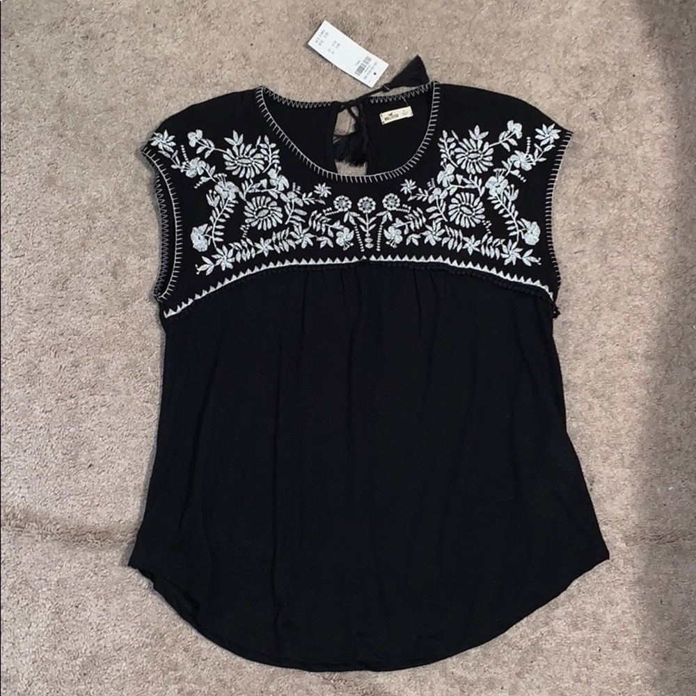 HOLLISTER top! So cute!